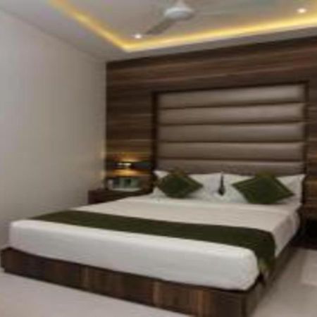 Hotel Meriton Mumbai International Airport T-2 Экстерьер фото