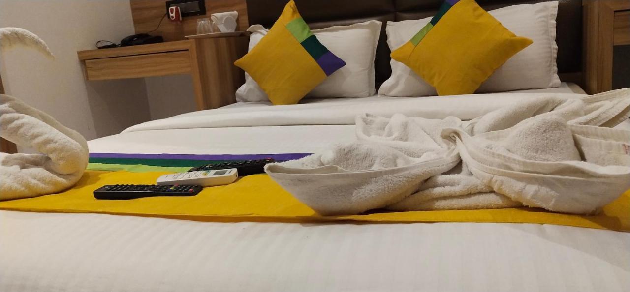 Hotel Meriton Mumbai International Airport T-2 Экстерьер фото