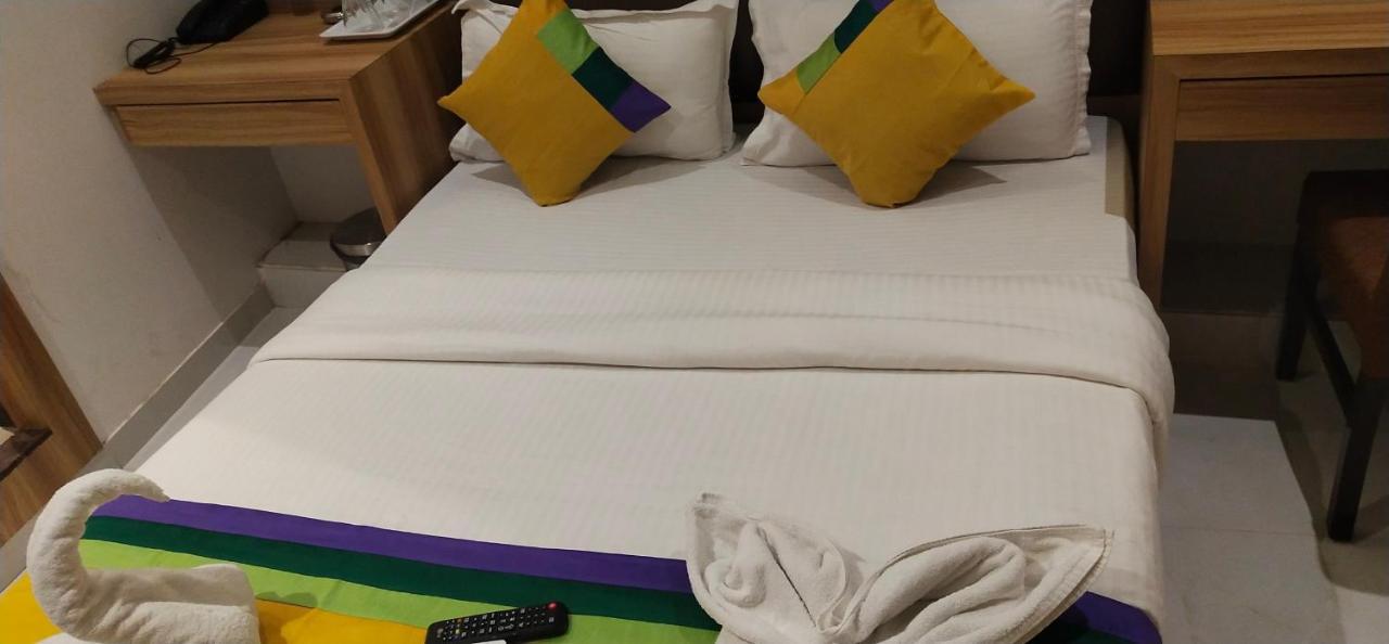 Hotel Meriton Mumbai International Airport T-2 Экстерьер фото