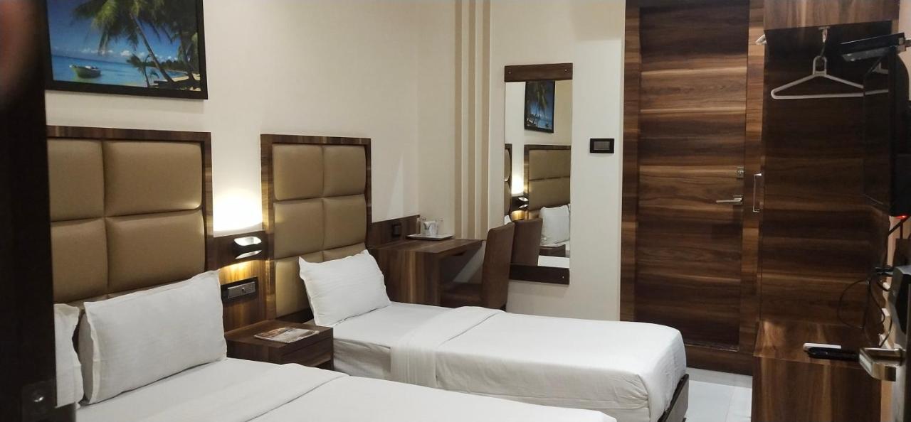 Hotel Meriton Mumbai International Airport T-2 Экстерьер фото