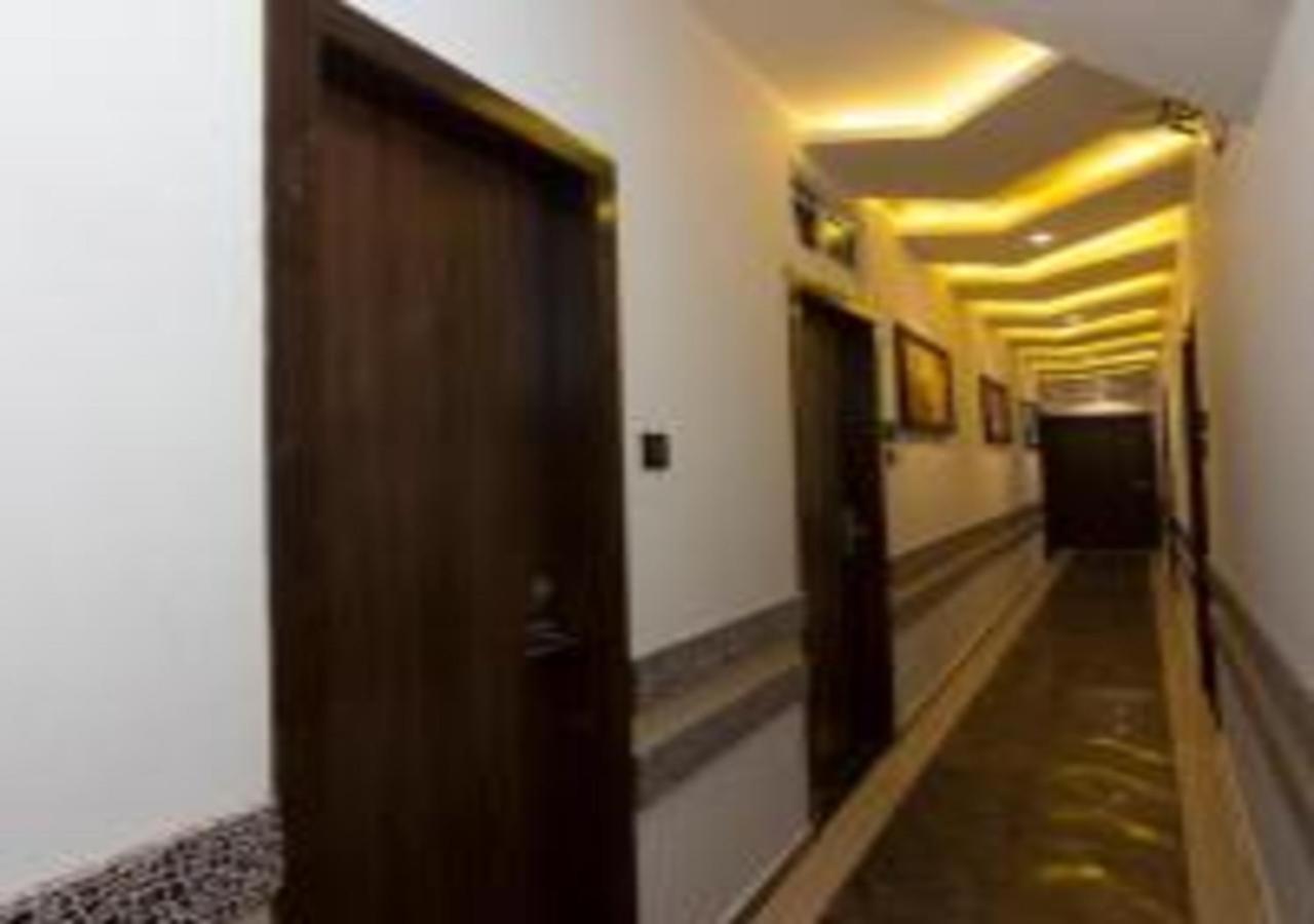 Hotel Meriton Mumbai International Airport T-2 Экстерьер фото