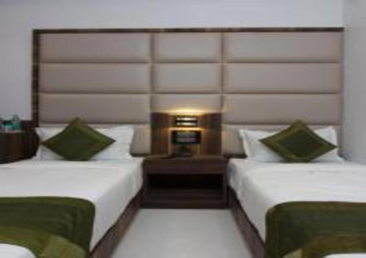 Hotel Meriton Mumbai International Airport T-2 Экстерьер фото